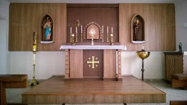 Exposicion Santisimo Sacramento en altar - Banco de imágenes católicas