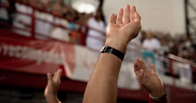 El gesto de la oración - Banco de imágenes católicas
