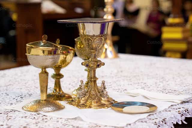 Vasos Liturgicos - Banco de imágenes católicas