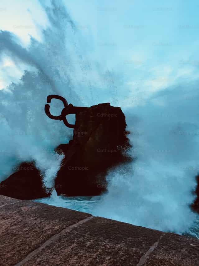 Cuando las olas te golpean - Banco de imágenes católicas - Fotografía por iciar diez llovet