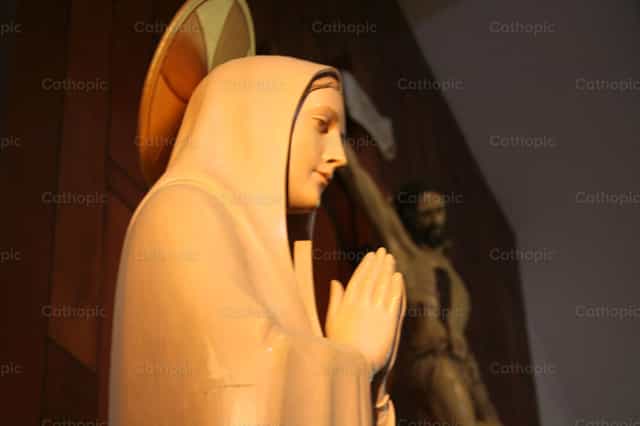 Marie intercède pour vos enfants - Images catholiques de stock