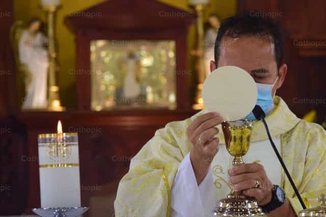 Per Cristo con Lui e in Lui - Immagini stock cattoliche