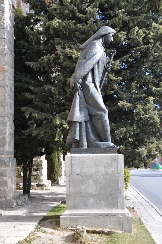 Estátua de Santa Teresa de Ávila - Imagens católicas de stock