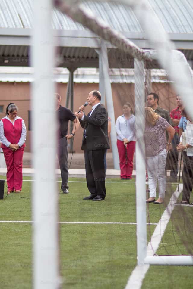 Bênção do campo de futebol - Imagens católicas de stock