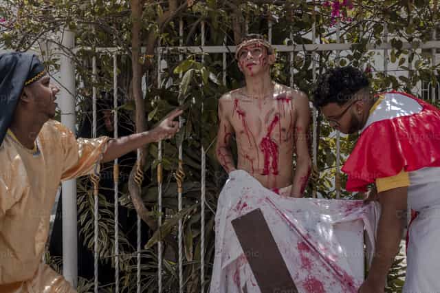 Jesus wird seiner Kleider beraubt - Katholische Stockfotos - Foto von Geraldin Arias Cárdenas