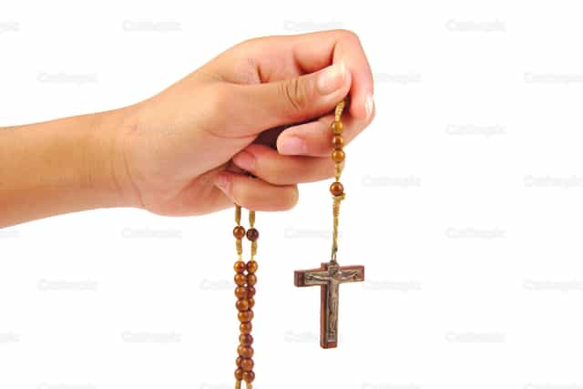 Rezar o Rosário - Imagens católicas de stock