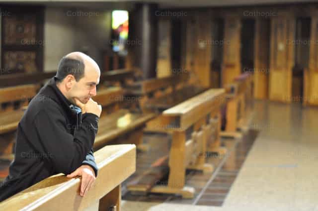 Priest in prayer - Catholic stock images - Photo by @malenymedina