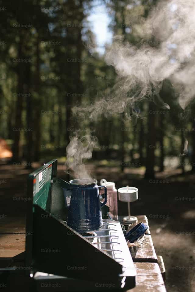 Tomando un Cafe en las Montañas - Banco de imágenes católicas