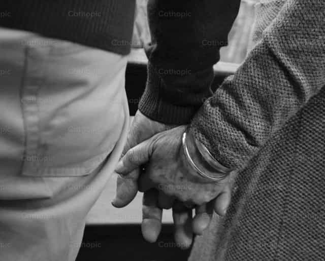 Manos en matrimonio - Banco de imágenes católicas