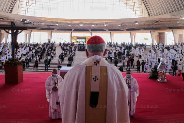 Mass - Catholic stock images - Photo by Miguel Bautista