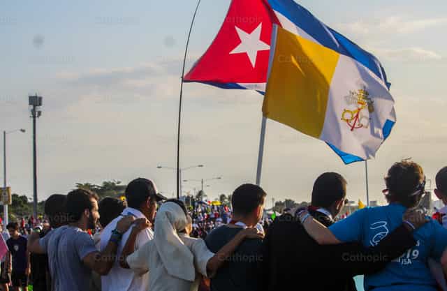Jeunes cubains unis dans la foi - Images catholiques de stock - Photo de Yandry Fernández Perdomo