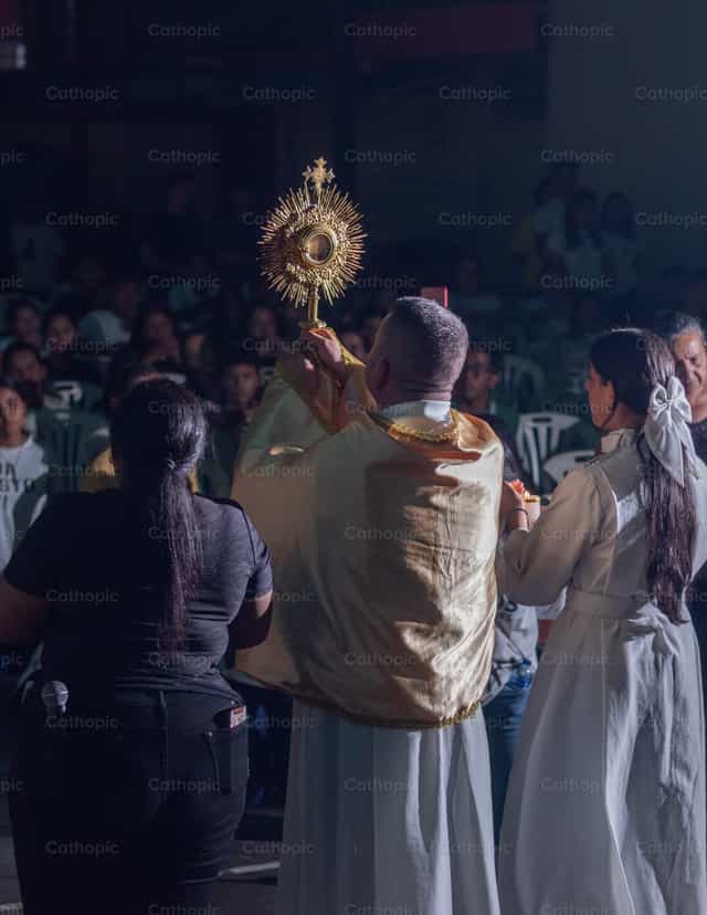 Pagpapala sa Banal na Sakramento - Mga Catholic stock image