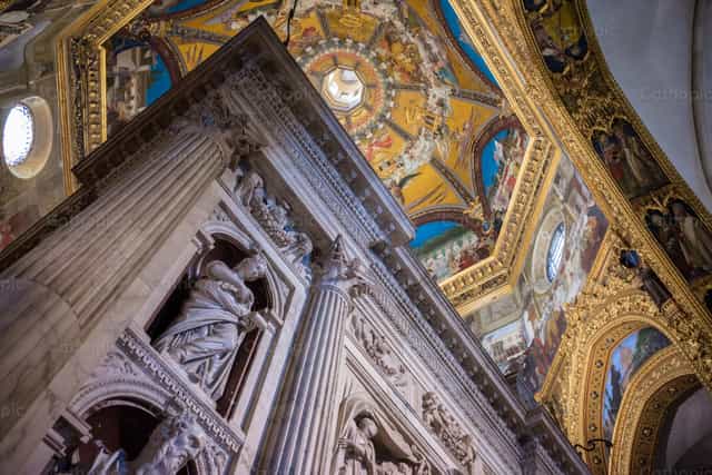 La Santa Casa y la cúpula - Banco de imágenes católicas - Fotografía por Vytautas Markūnas SDB