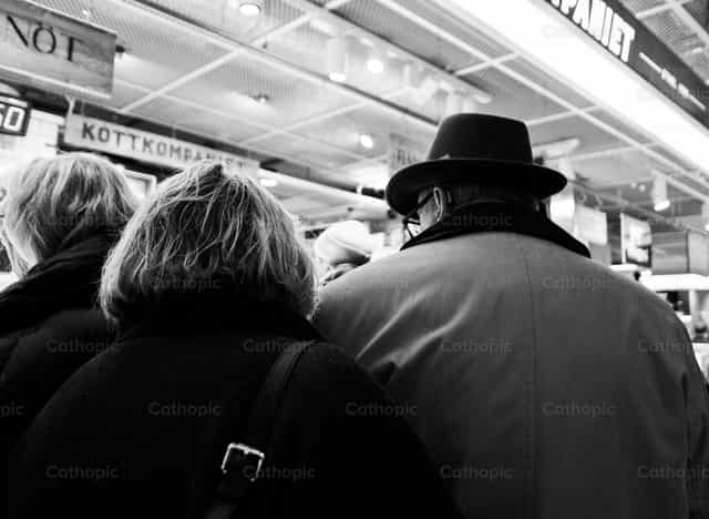 Marriage - Catholic stock images - Photo by Sergi Canal