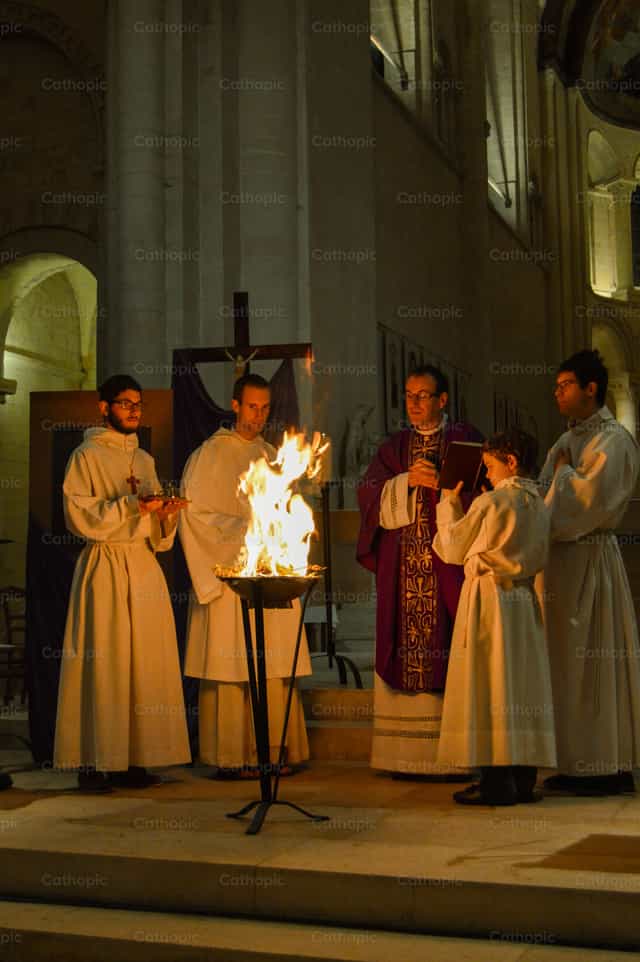 Ash Wednesday bonfire - Catholic stock images - Photo by Pierra Briard