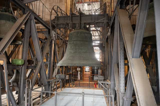 Mecanismo de campana de catedral - Banco de imágenes católicas