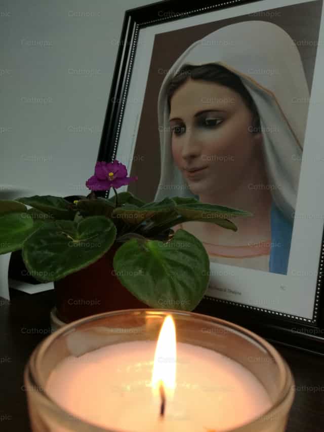 Vela e imagen de la Virgen Maria - Banco de imágenes católicas - Fotografía por chelita29