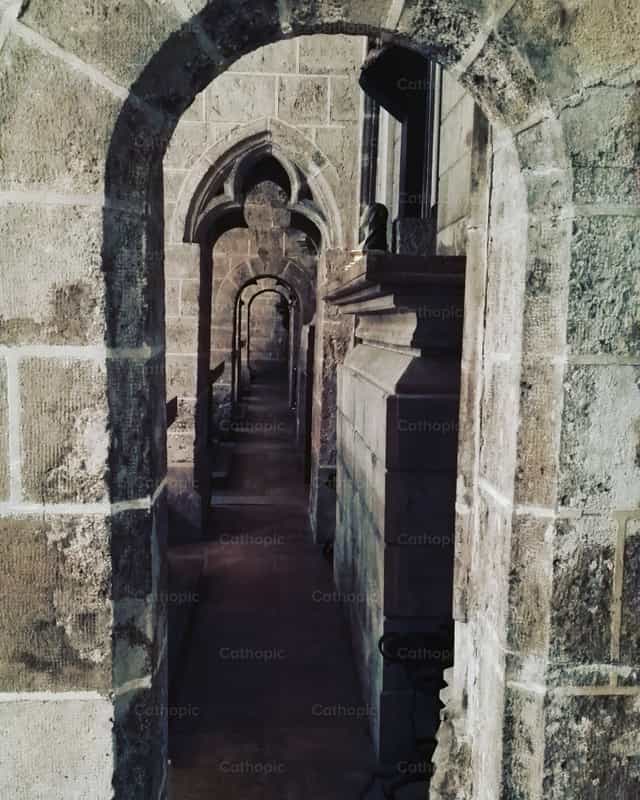 Bögen einer Kirche - Katholische Stockfotos