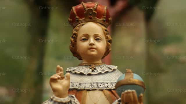 Figura del niño Jesus - Banco de imágenes católicas