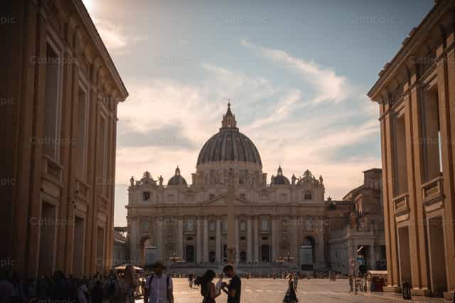 El Vaticano en el atardecer - Banco de imágenes católicas