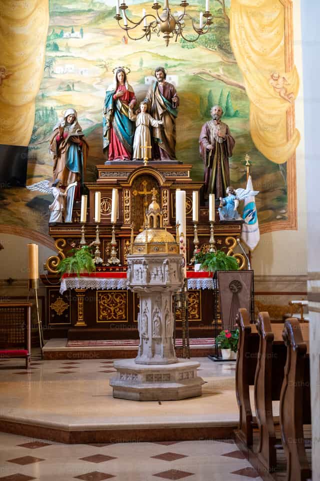 Fonte batismal de João Paulo II - Imagens católicas de stock - Foto de Metod Perme
