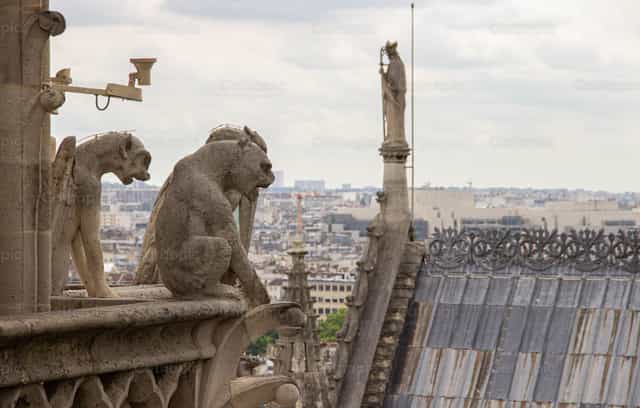 Notre-Dame-Troproof-Skulpturen - Katholische Stockfotos