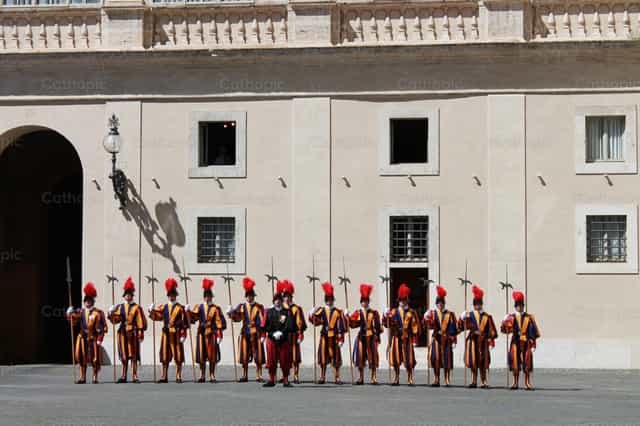 Guardia del vaticano - Banco de imágenes católicas
