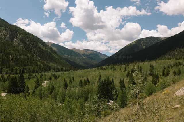 Buena Vista, las Montañas de Colorado - Banco de imágenes católicas