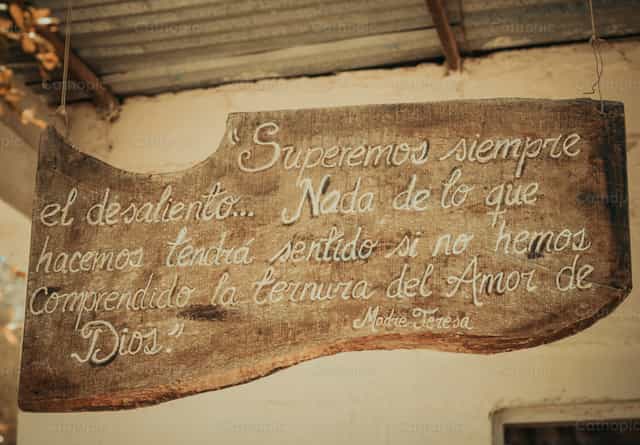 Frase Madre Teresa de Calcuta - Banco de imágenes católicas - Fotografía por Andrés José Barbera Zambrano