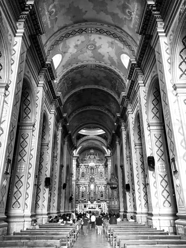 Innenraum des Doms - Katholische Stockfotos