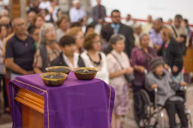 As cinzas - Imagens católicas de stock