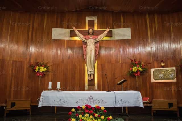 Altar de nuestra Parroquia - Banco de imágenes católicas
