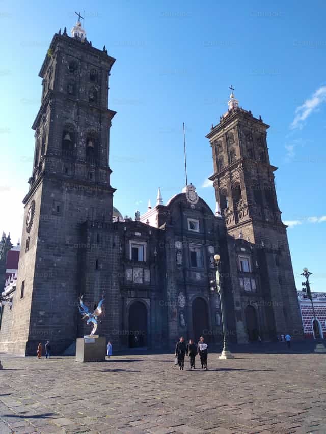 Exterior de Catedral - Banco de imágenes católicas - Fotografía por Lu Rojas