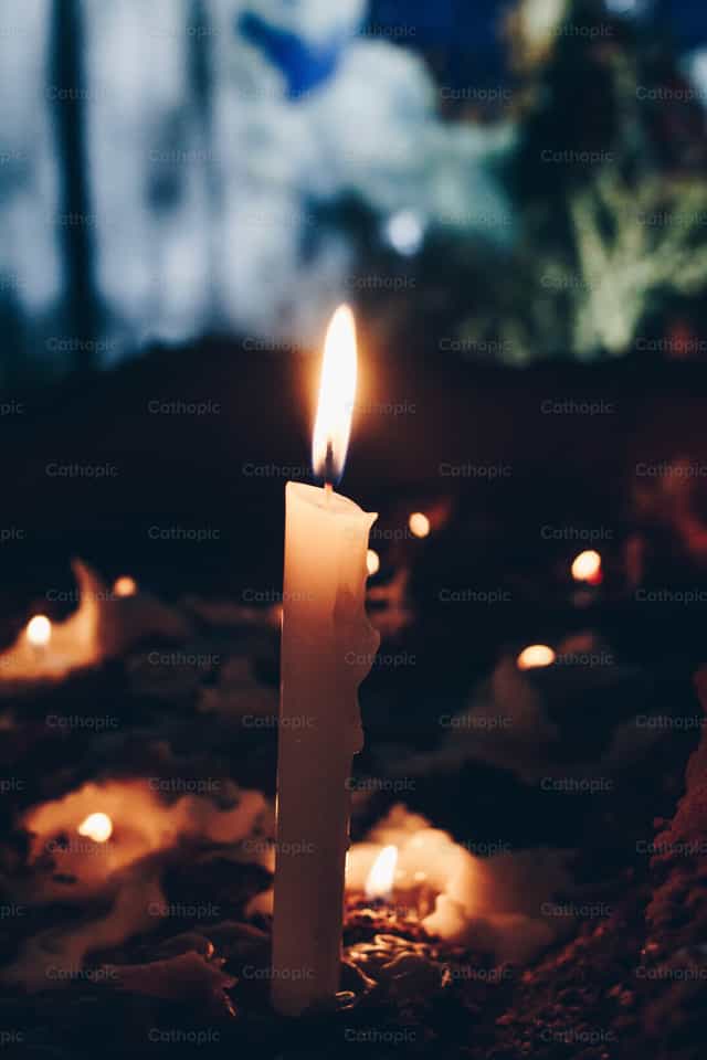 Kandilang Sinindihan sa Bantay-Salakay - Mga Catholic stock image