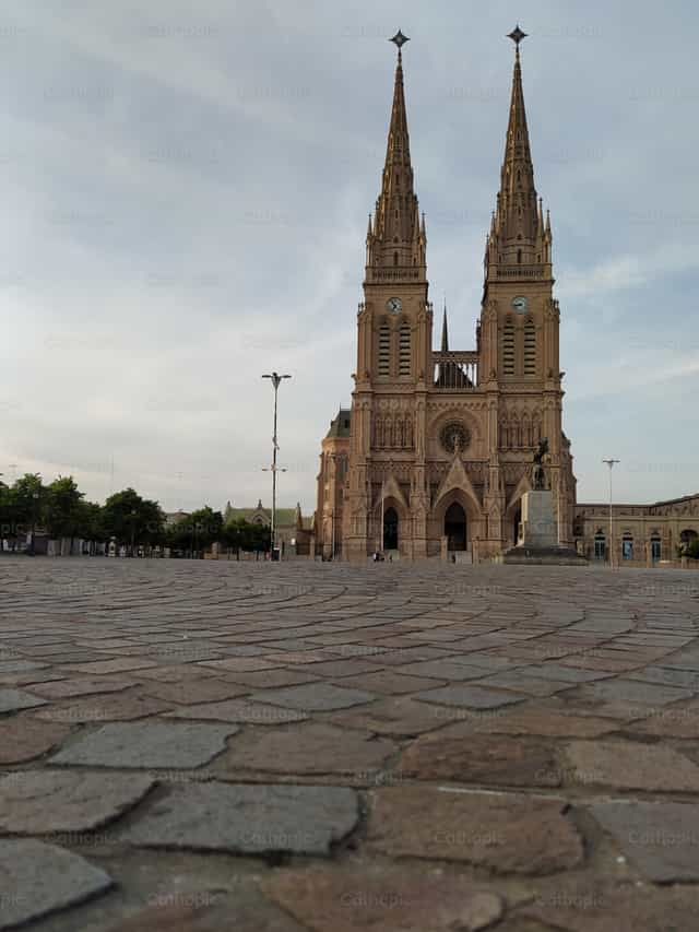 Basilica Nuestra Senora de Lujan - Banco de imágenes católicas