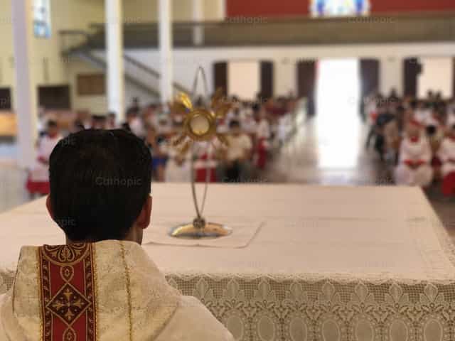 Wir sind hier, um zu beten - Katholische Stockfotos