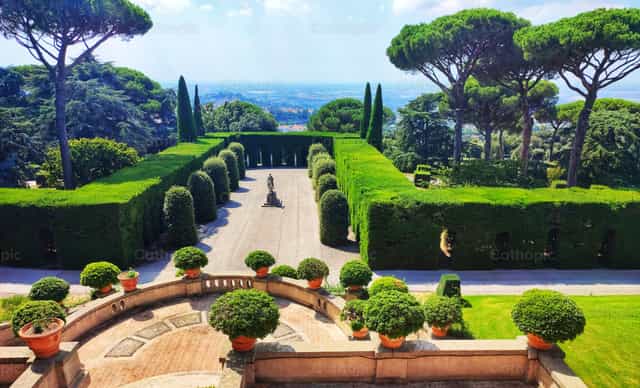 Castel Gandolfo, a residência de verão do Papa - Imagens católicas de stock - Foto de Marius Jocys