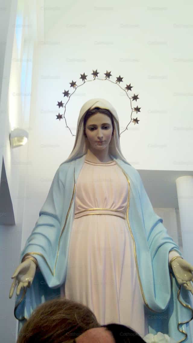 Reina de la paz - Banco de imágenes católicas - Fotografía por almarol