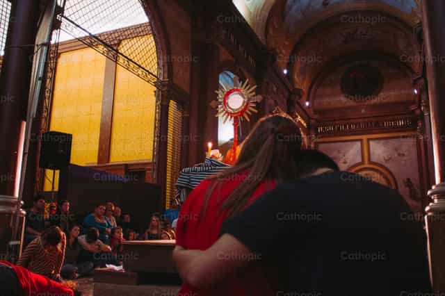 Una pareja que te ayude a ser santo - Banco de imágenes católicas