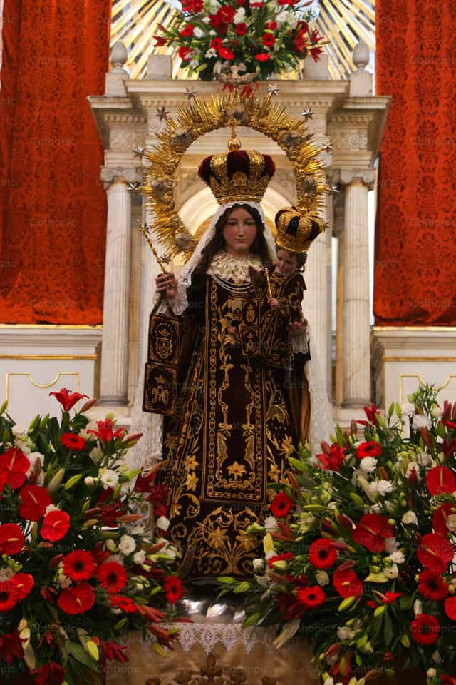 Mother of Carmel - Catholic stock images - Photo by Hugo Gonzalez