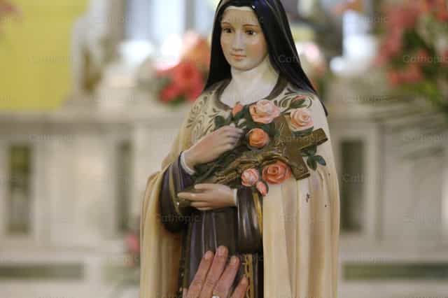 Paghingi ng pamamagitan kay San Teresa - Mga Catholic stock image