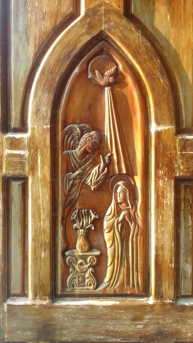Grabado de la encarnacion en la puerta del templo - Banco de imágenes católicas