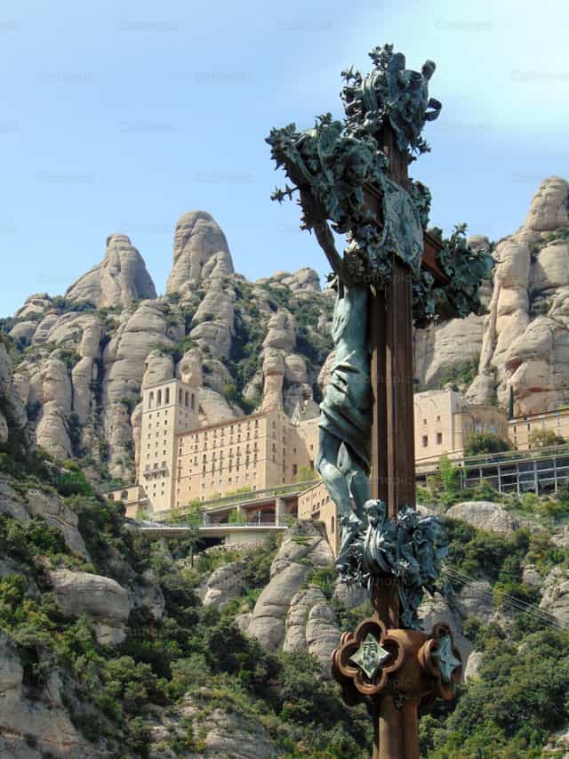 Kruis op Montserrat - Katholieke stockfoto's