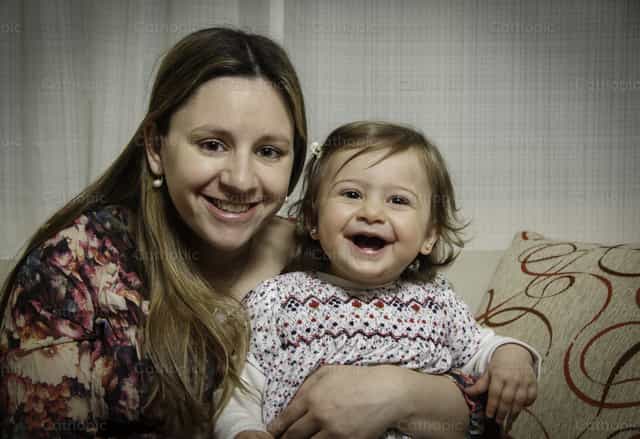 Madre e hija - Banco de imágenes católicas - Fotografía por Pitangus Alfonso Asensio
