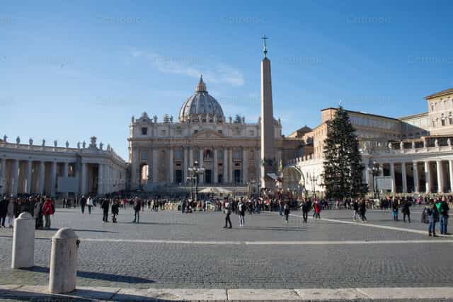 Plaza San Pedro en Roma - Banco de imágenes católicas