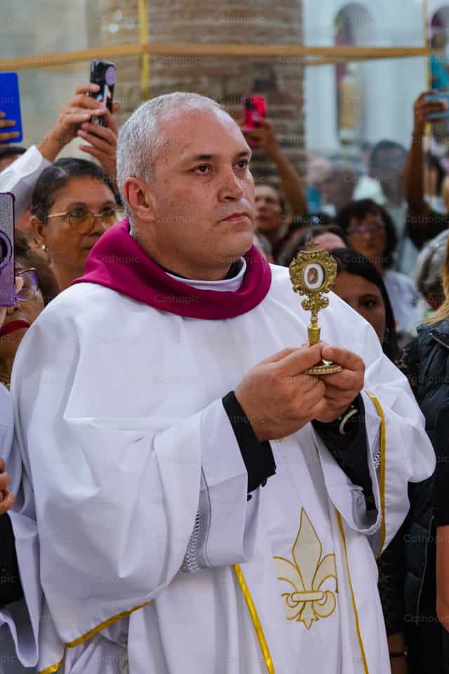Sagrada reliquia de Nuestra Señora de Coromoto - Banco de imágenes católicas - Fotografía por Miguel White