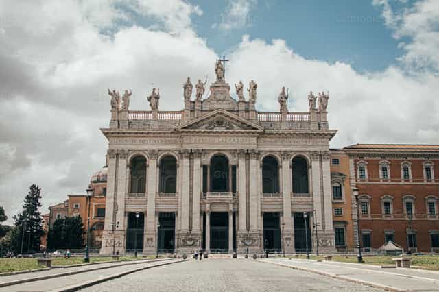 Basílica Mayor de San Juan de Letran - Banco de imágenes católicas