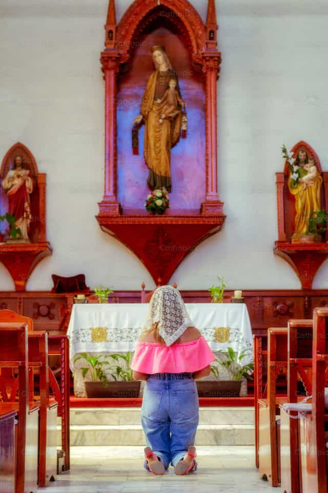Aqui estou para adorar - Imagens católicas de stock