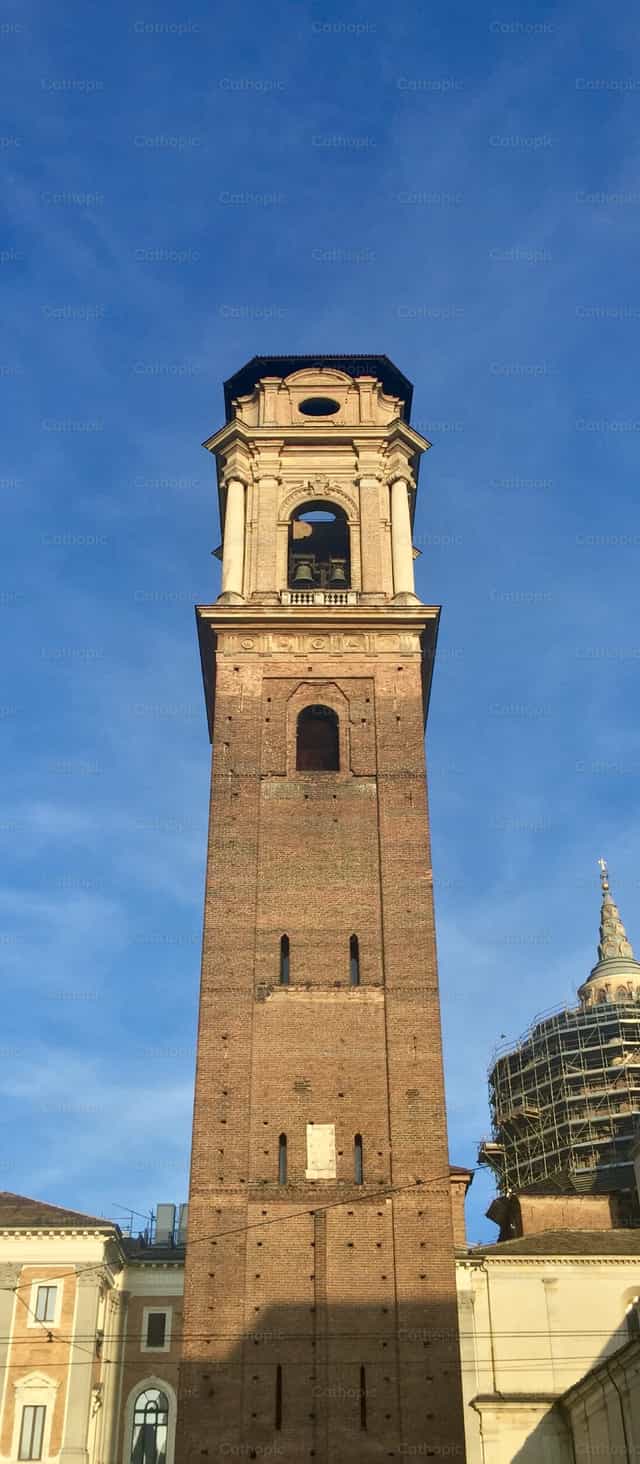 Campanaryo ng Simbahan sa Turin - Mga Catholic stock image - Larawan ni Dimitri Conejo Sanz