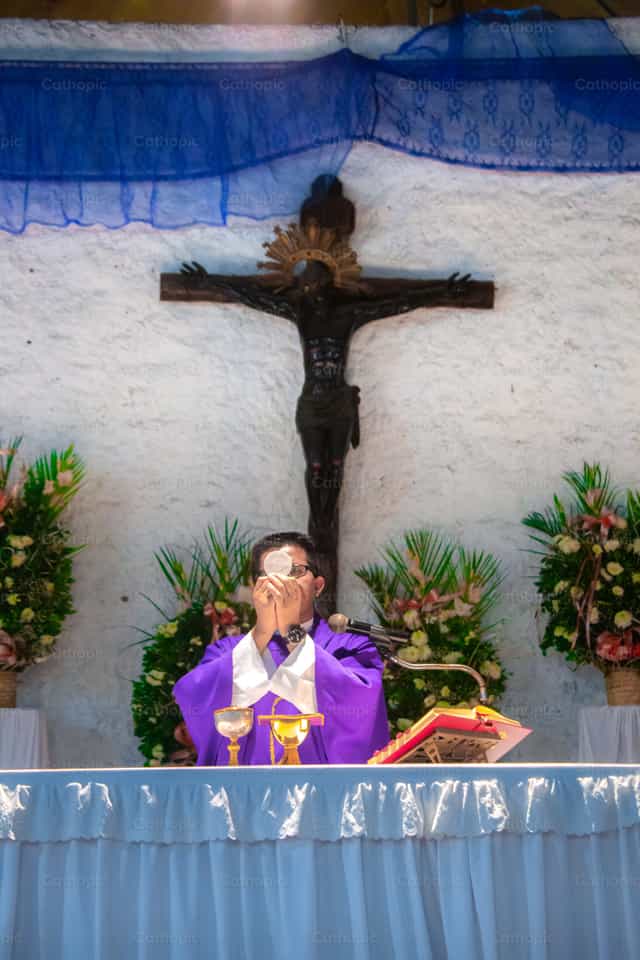 A doxologia na Missa - Imagens católicas de stock